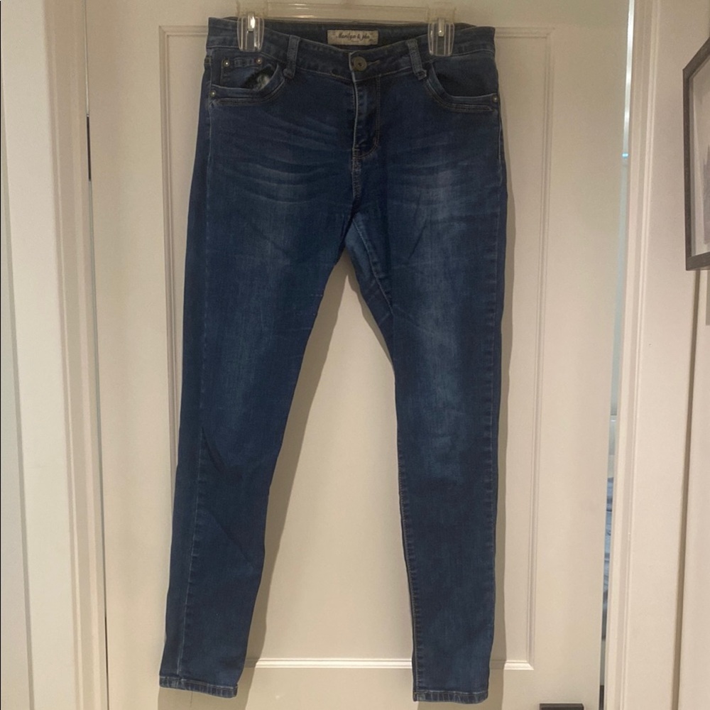 Blue Cropped Ankle Jeans with Classic Denim Style